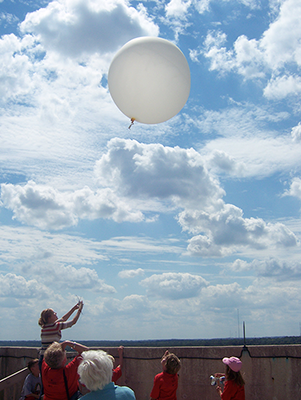 A balloon launch on the Atmospheric, Oceanic, and Space Sciences rooftop during Grandparents University in 2008. Credit: SSEC. 